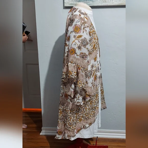 Live 4 Truth Peachy Floral design 1X - Picture 2 of 9